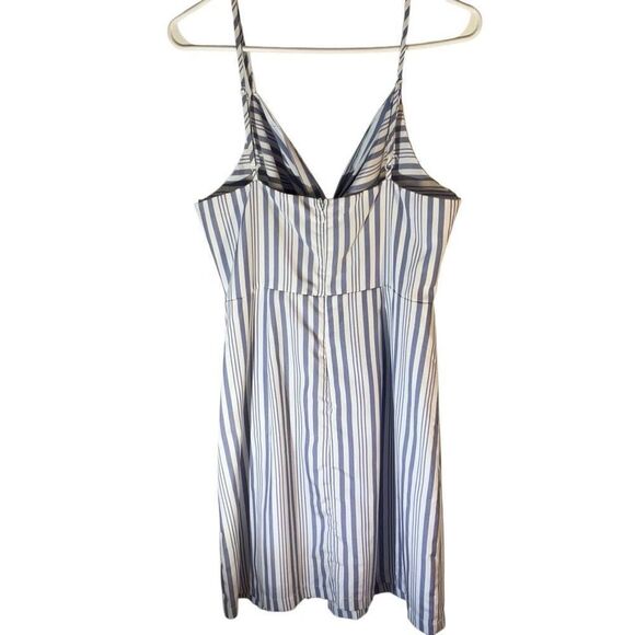 She + Sky Twist Front Mini Sundress, Large. Blue and White Striped. Summer!! - Picture 6 of 11